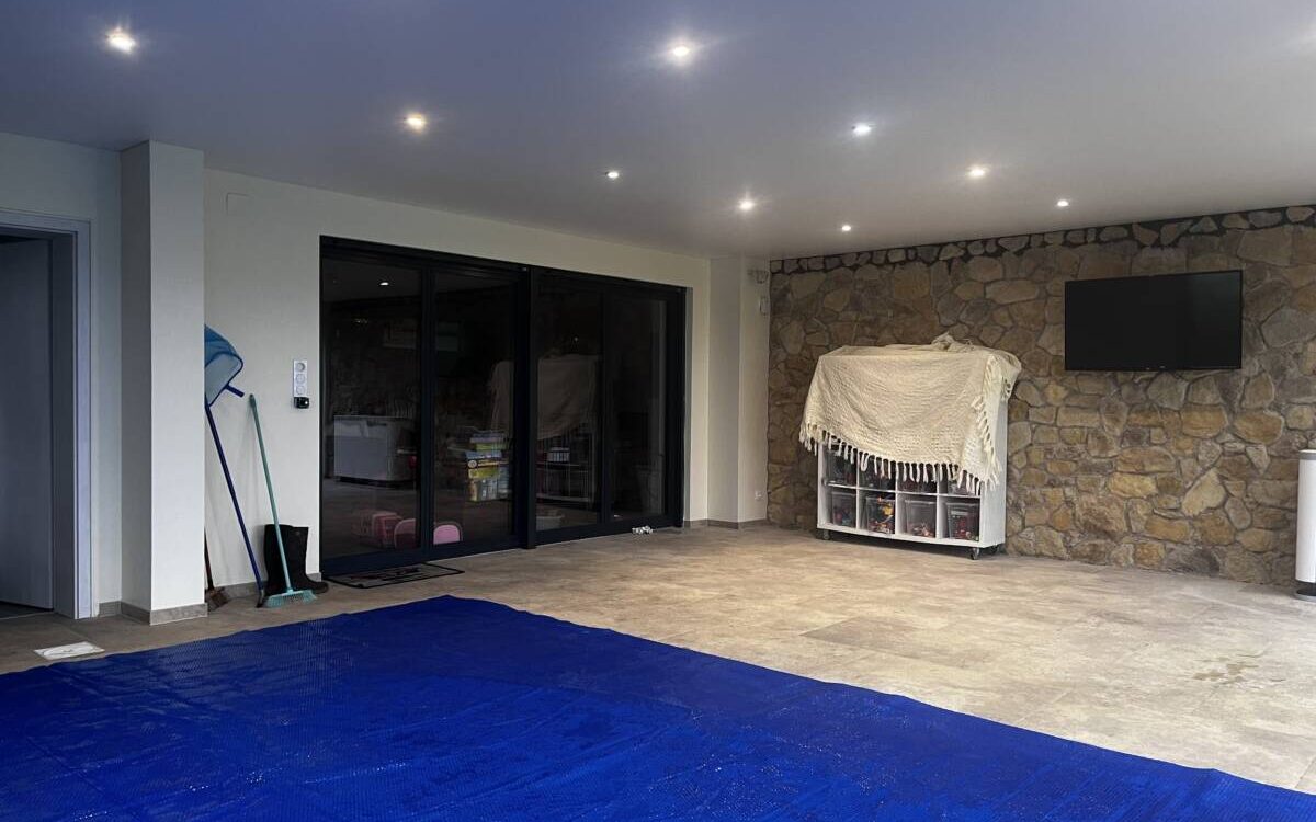 Comment allier isolation phonique et &eacute;clairage int&eacute;gr&eacute; dans un faux plafond design ? Thionville