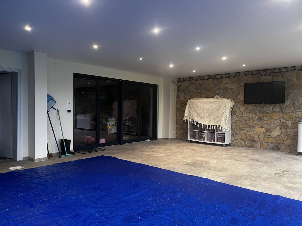 Comment allier isolation phonique et &eacute;clairage int&eacute;gr&eacute; dans un faux plafond design ? Thionville