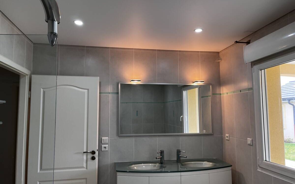 Comment choisir un faux plafond hydrofuge pour une salle de bain expos&eacute;e &agrave; l&rsquo;humidit&eacute; ? Thionville