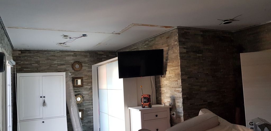 Mon plafond tendu est endommag&eacute; : Que faire ? Stiring-Wendel