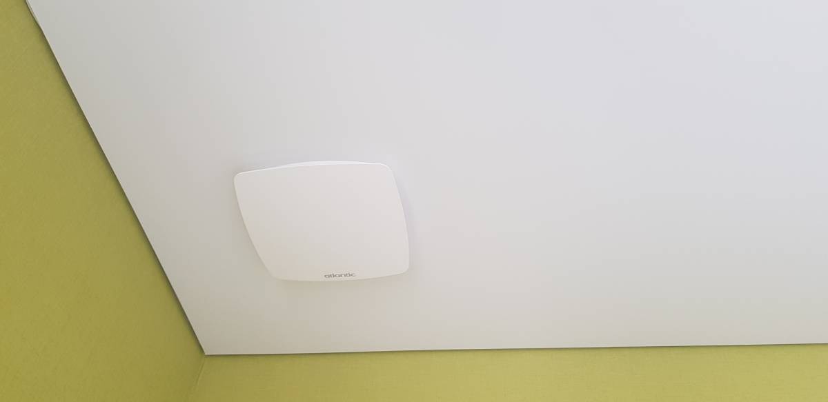 20190510_113129 | MS Habitat Pose d’une toile tendue satinée dans une cuisine à Ars-sur-Moselle près de Metz Saint-Avold 4