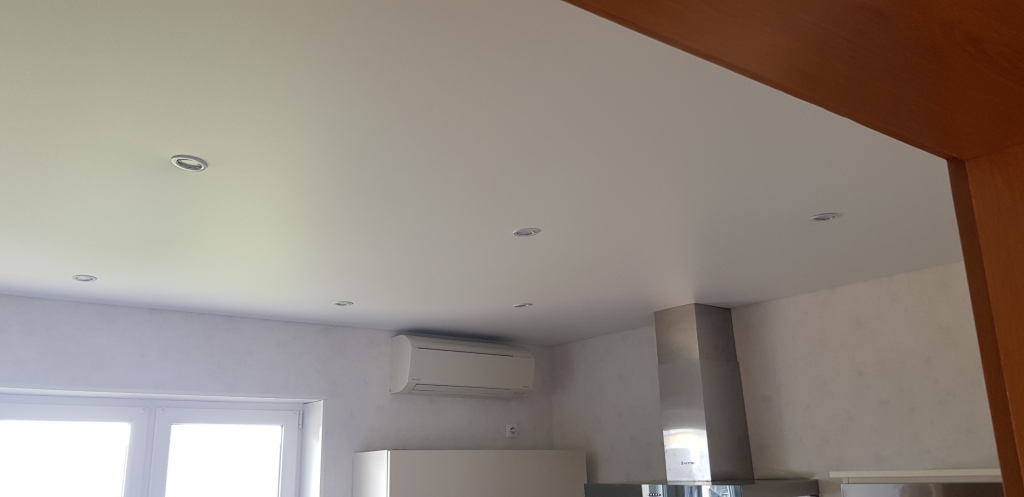 Mise en place d’un plafond tendu &agrave; Sarrable pr&egrave;s de Saint Avold en Moselle Metz