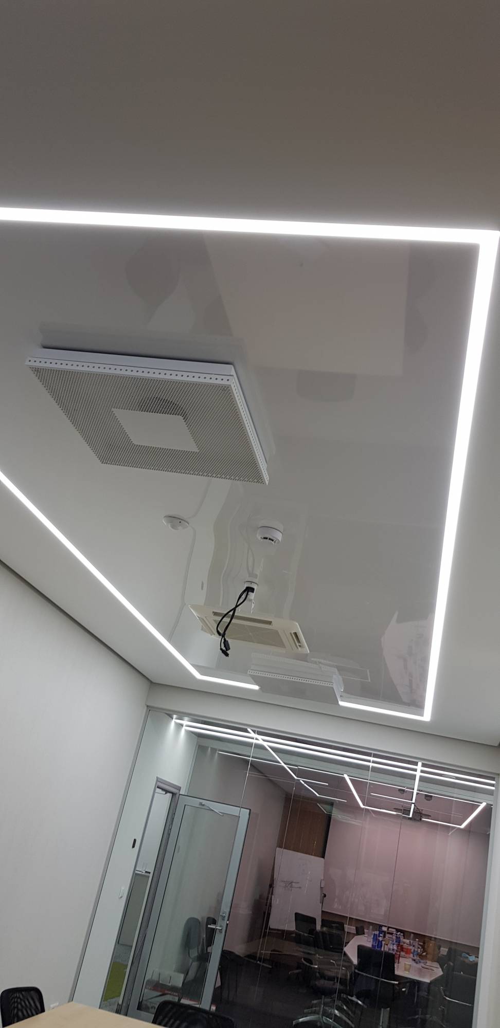 20191107_131349 1 | MS Habitat Pose de plafond tendu lumineux avec dalles LED et rubans LED en Moselle (57) Fameck 2