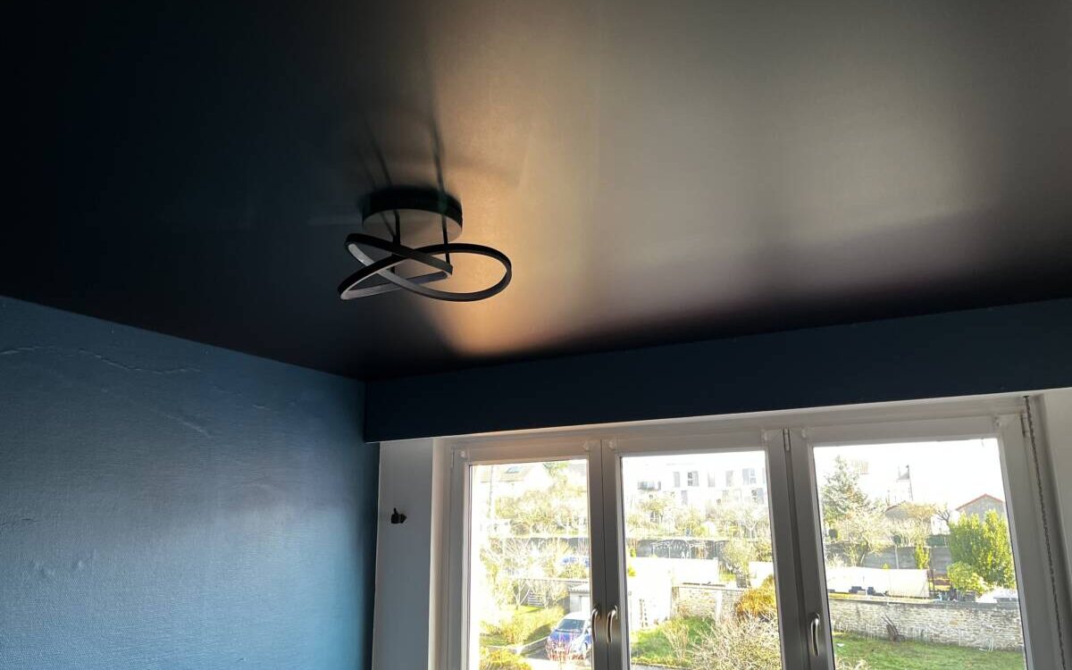 Comment fixer un lustre sur un plafond tendu ? Creutzwald