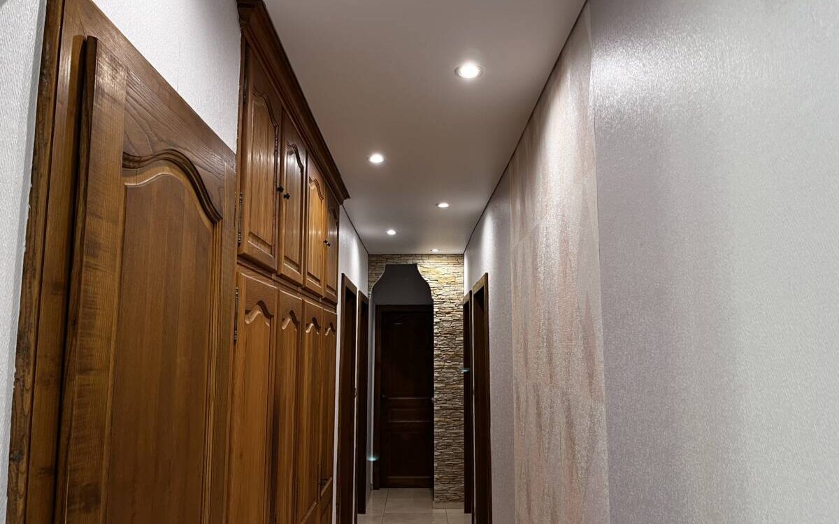 Comment remplacer un spot lumineux sur un plafond tendu ? Stiring-Wendel